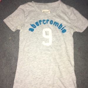 abercrombie kids t-shirt size medium